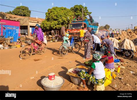 Poni Burkina Hi Res Stock Photography And Images Alamy