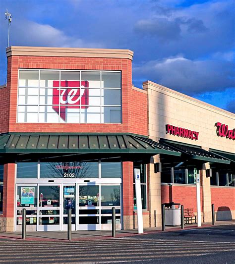 Walgreens' 2022 Christmas Eve & Day Hours Are Pretty Convenient