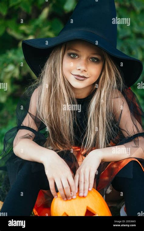 Kid Witch Costume Hi Res Stock Photography And Images Alamy