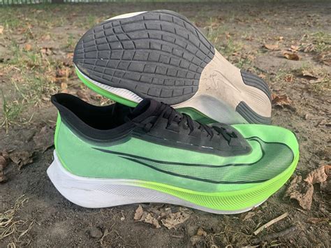 Perfeccionadas desde el punto de vista técnico, las zapatillas ofrecen la velocidad, ajuste y resistencia necesarios para continuar hasta la meta a un ritmo. Nike Zoom Fly 3 - Recensione Scarpe Running - Running ...