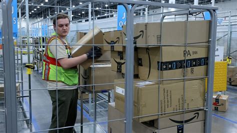 Watch Now Inside The Amazon Delivery Station Youtube