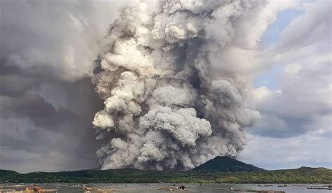 High Level Eruption At Taal Volcano Philippines Ash Fired 55000 Ft