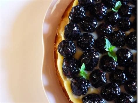 La crostata alla marmellata è uno dei classici dolci della nonna per antonomasia. Crostata alle more con crema pasticcera, Ricetta Petitchef ...