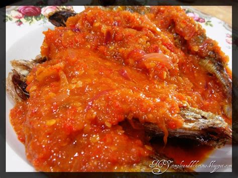 Ikan goreng is an indonesian and malaysian dish, consisting of deep fried fish or other forms of seafood. khazanahalamkita: ikan goreng sambal merah