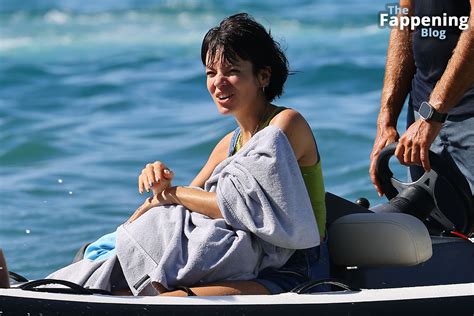 Lily Allen Flashes Her Nude Tits Shows Off Sexy Bikini Body On The Beach 96 Photos