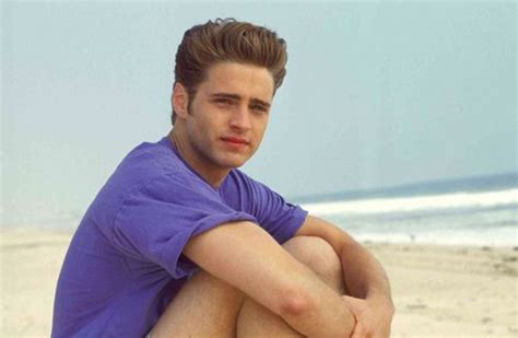 Beverly Hills 90210 invecchiato e brizzolato ecco è Brandon Walsh