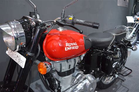 In all, redditch series features three different colours which are redditch red, redditch green and redditch blue. Royal Enfield Classic 350 Redditch Red tank at the Nepal ...