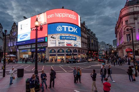 Fileopen Happiness Piccadilly Circus Blue Pink Hour 120917 1126 Jikatu