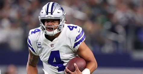 Quarterback matthew stafford and the detroit lions will host the houston texans on the lions have been an underdog in their annual thanksgiving game nine times over the past 13 seasons and have covered the spread only twice in. Thanksgiving 2017 Football Schedule - Game Times, Channels ...