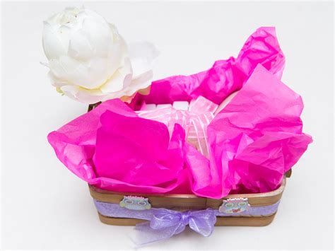 Read full profile three years ago, my eldest daughter attended her friend's birthday party. How to Make a Birthday Goodie Bag for Adults: 15 Steps