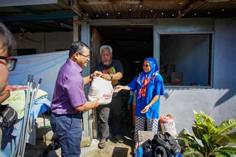 Kerajaan kaji punca, penyelesaian jangka panjang banjir kilat kl. Membersihkan Kawasan Dilanda Banjir di daerah Kajang - Media