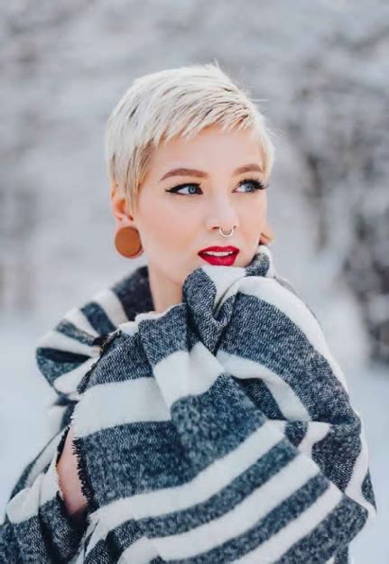26 Hottest Short White And Blonde Pixie Haircuts 2019 Styles Art