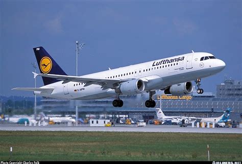 Airbus A320 211 Lufthansa Aviation Photo 0195938