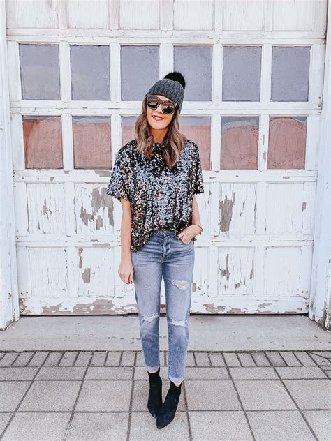 Casual And Cute New Years Eve Outfit Sequin Tee Shirt How To Style Jeans For New Years 2
