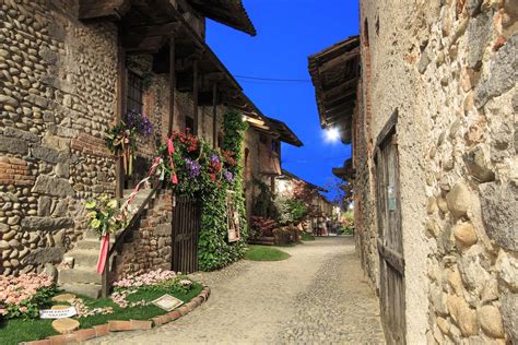 Five Italian Villages To Visit This Holiday Season Christmas In Italy Italian Village Village