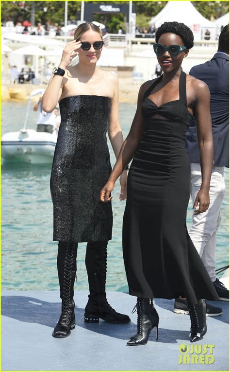 jessica chastain brings first look of spy thriller 355 to cannes with lupita nyong o penelope