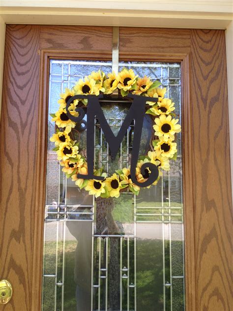 DIY grapevine wreath with dollar tree sunflower. | Diy grapevine wreath, Wreaths, Grapevine wreath