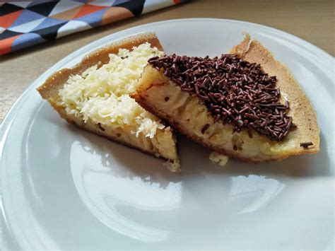 Kali ini kita membuat martabak manis dengan teflon dan . MARTABAK MANIS TEFLON