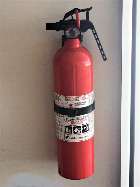 Fire Extinguisher With Wall Mount Holder 2500 Super Lawn Trucks