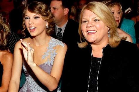 Taylor Swift Reveals Mom Battling Cancer