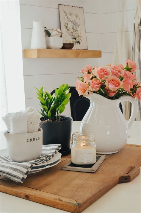 Spring Decor In The Breakfast Nook Easy And Beautiful Spring Decor