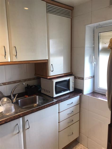 En una calle muy tranquila de nou barris, piso en segunda planta real a renovar con 2 habitaciones cerca del metro llucmajor. Piso en venta en via Favència Nous Barri - ERECAT