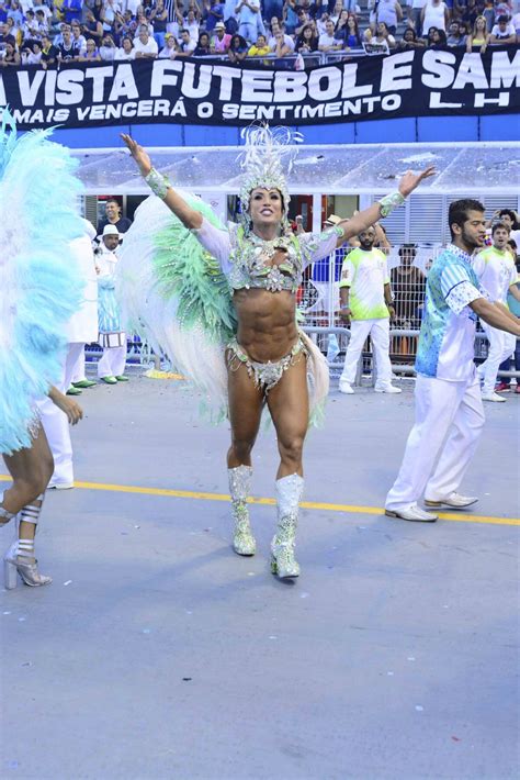 Foto Gracyanne Barbosa Mostrou A Boa Forma Durante O Desfile Da X 9