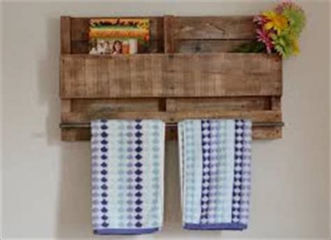 Diy Towel Rack And Shelf Made From Pallet Pallets Designs