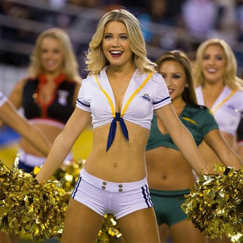 Pin By Dominik Peters On Cheers Sexy Sports Girls Sexy Cheerleaders