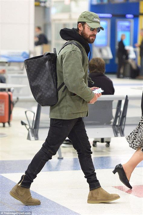 The chelsea boot dates back to the victorian era. Justin Theroux is all smiles at JFK after canine custody ...