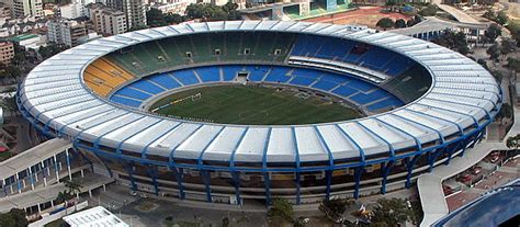 Solda üstte görünen stadyum ve maracanãzinho ile 2014 yılında maracanã kompleksinin havadan görünümü. top stadium in the world.: Maracana