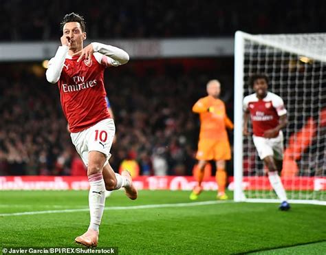 arsenal news alex iwobi lauds mesut ozil for leadership qualities in win over leicester daily