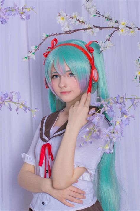 Hatsune Miku Cosplayed By Saya Scarlet ~ ~ Vocaloid Cosplay Anime Cosplay Magical Girl