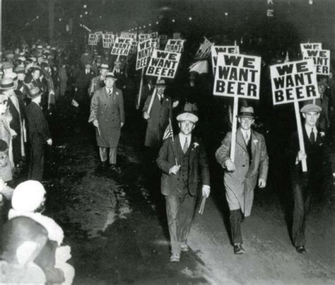 J'ai pris le train des rêves et c'est un ange qui l' conduit. Des litrons dans le gosier même pendant la prohibition ...