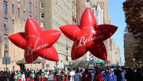 macy s parade gives viewers first same sex kiss through performance