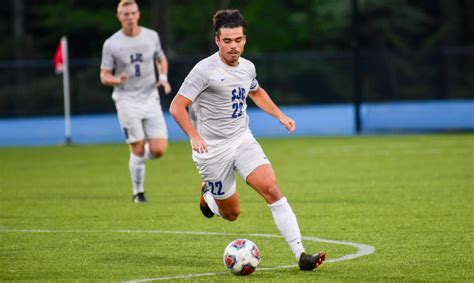 Recruiting Advice: What college soccer coaches look for in midfielders