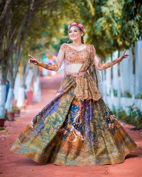 Beautiful Belted Bridal Lehengas That We Spotted On Real Brides Mehendi Outfits Indian Bridal