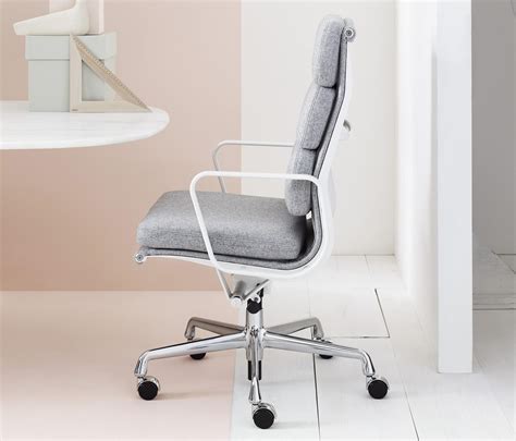 Soft pad chairs are available in a selection of colors, materials, and bases that allow them to sit well in homes and offices. EAMES ALUMINUM GROUP SOFT PAD MANAGEMENT CHAIR - Chairs ...