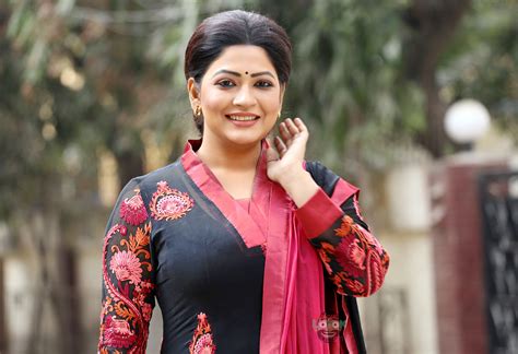 Bangladeshi Actress Azmeri Haque Badhon