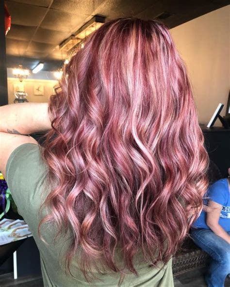 Red hair color molecules tend not to penetrate blonde hair. 20 Hottest Red Hair with Blonde Highlights for 2019