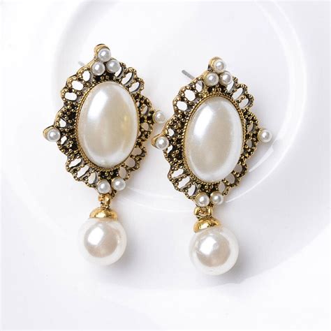 New Fashion Elegant Dangling Simulated Pearl Earrings Gold Color For