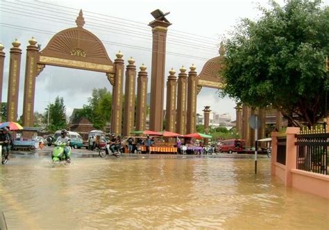 Kuala lumpur, liputanislam.com — sekitar 100.000 warga diungsikan akibat banjir besar yang melanda sebagian besar wilayah malaysia, seperti kelantan, terengganu, perak, kedah, perlis, dan sejumlah wilayah lainnya. Laporan Banjir Terkini Di Kelantan ~ Laman Blog Rasmi ...