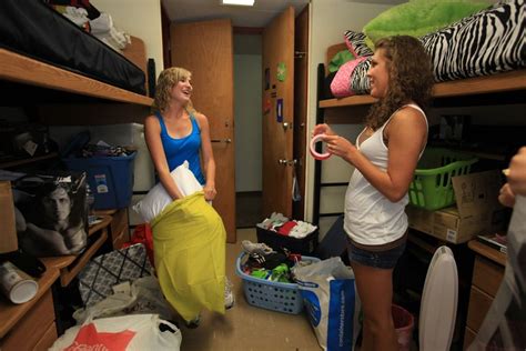 the modern roommate game