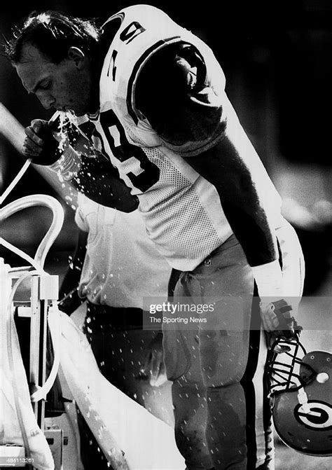 Tony Mandarich Of The Green Bay Packers Gets Water On The Sideline News Photo Getty Images