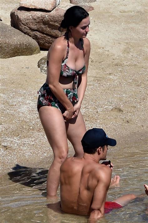 Katy Perry In A Swimsuit With Orlando Bloom At A Beach