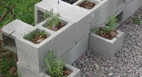 Ideas para jardineras has 1,876 members. Jardín vertical con bloques de cemento - Ideas para ...
