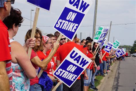 Gms Uaw Workers Vote To Ratify New Contract Ending Six Week Strike
