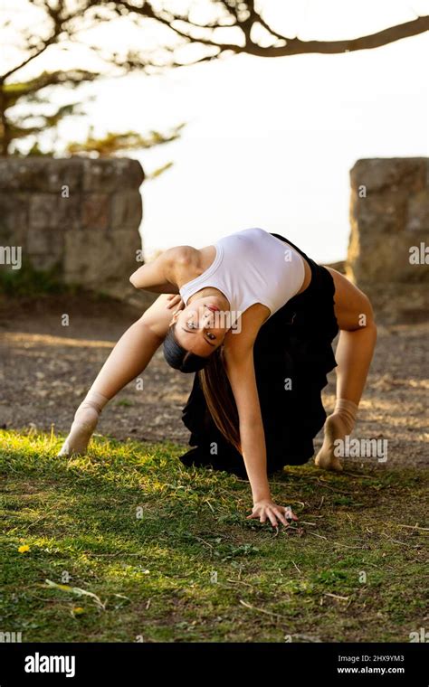 Girl Doing Backbend Hi Res Stock Photography And Images Alamy