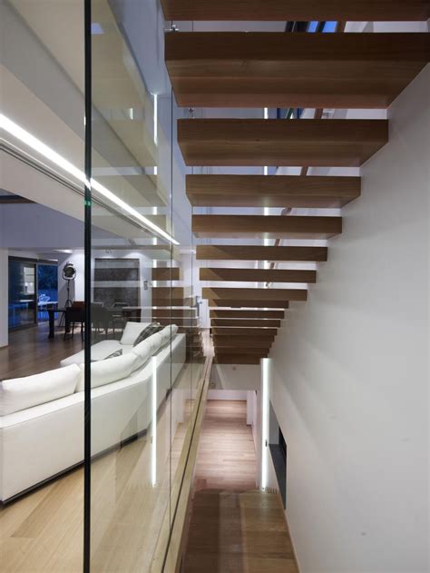 Nice Glass And Suspended Look Stairs Dream Home Design House Design