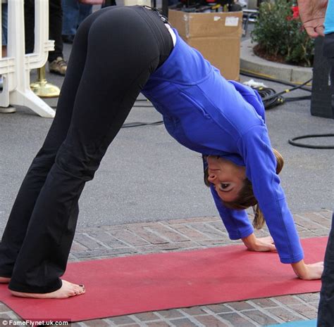 Maria Menounos Gets Extra Flexible With Outdoor Yoga Session For Tv